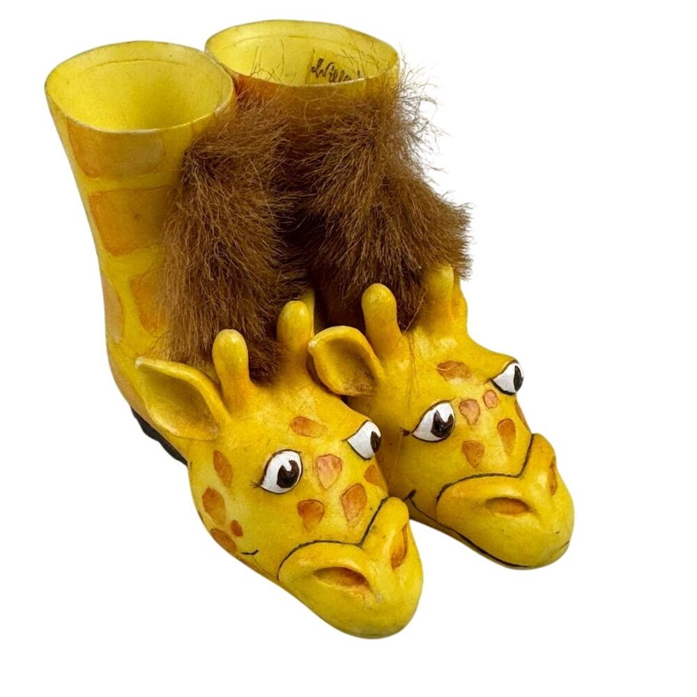 Willow Hall Shoo Shoo Figurine – Chomp Chomp Giraffe Boots – Design No. 24